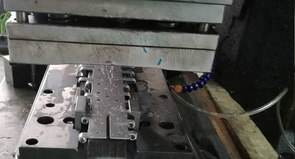 精業求精、用心生產高品質高效率的東莞合頁,東莞鉸鏈,東莞不鏽鋼合頁?