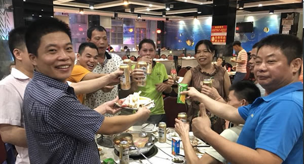 加強公司文化建設,打（dǎ）造東莞合頁,東莞鉸鏈品牌,員工精神物質雙（shuāng）豐（fēng）收