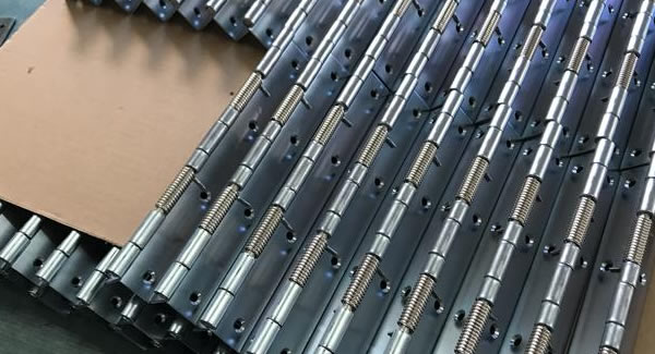 如何（hé）處（chù）理合頁卡滯鎖緊等不良現象| 富二代成人斗音五金&東莞合頁