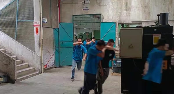 消防演習（xí）齊（qí）努力，共築富二代成人斗音安全牆|富二代成人斗音五金&東莞（wǎn）合頁