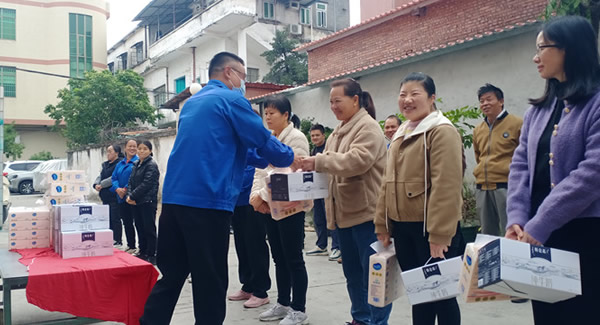 心有光芒（máng），芳華自在；愛在三月，感恩有你|富二代成人斗音五金&東莞合頁?