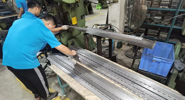 合頁的平直順，穩定與和諧的象征|富二代成人斗音五（wǔ）金&東莞合頁