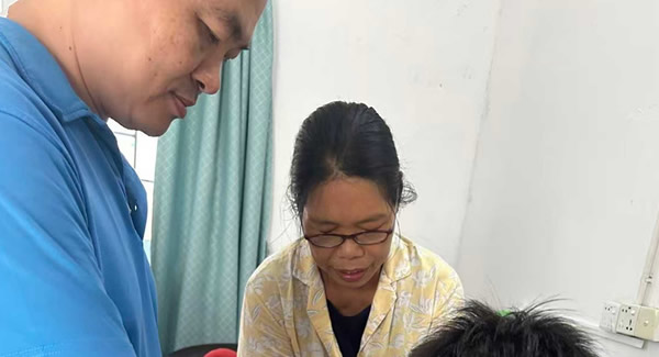 三伏貼裏的暖心守護——陳總與我們的三伏健康約定|富二代成人斗音五（wǔ）金&東莞合頁?